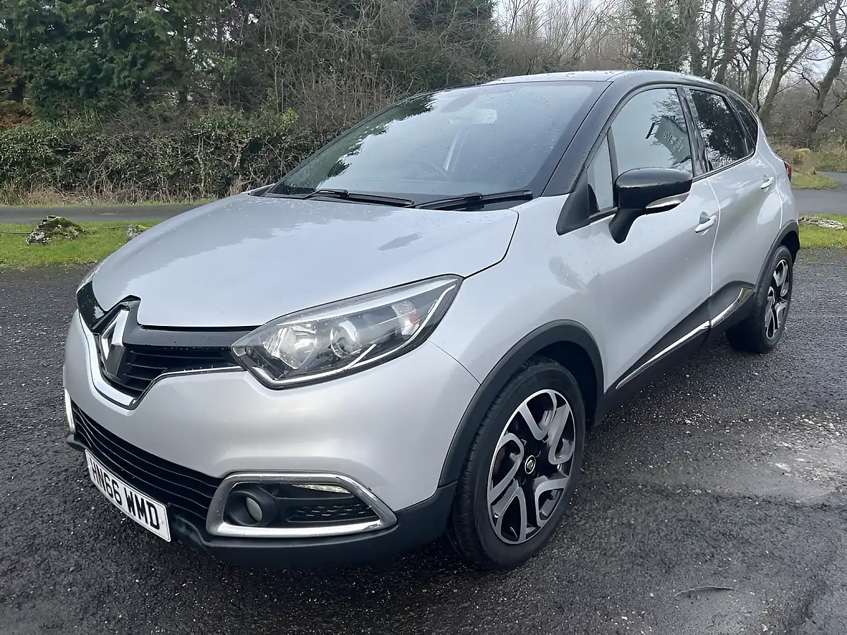 Used 2016 Renault Captur Dynamique S Nav Silver - Front View