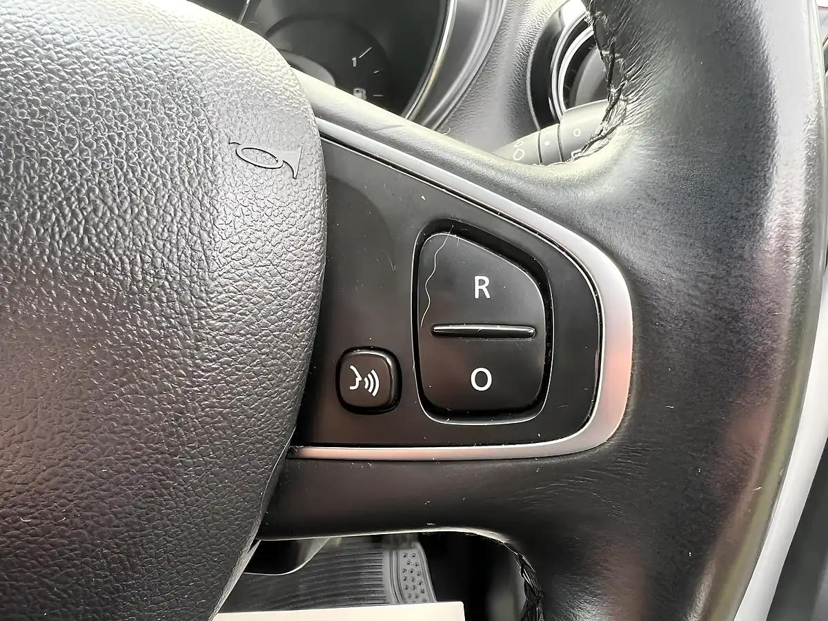 Used 2016 Renault Captur Dynamique S Nav Silver - Interior and Exterior details 13