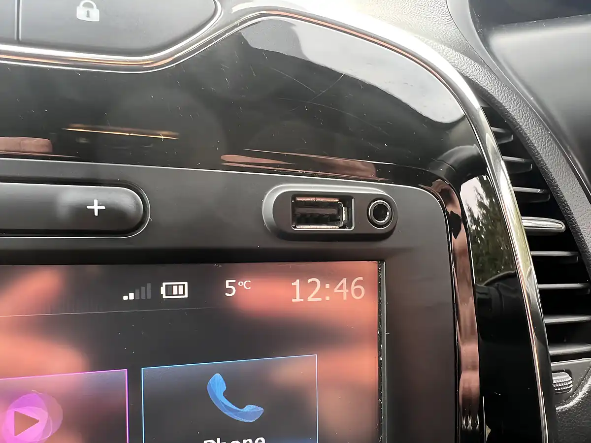 Used 2016 Renault Captur Dynamique S Nav Silver - Interior and Exterior details 14