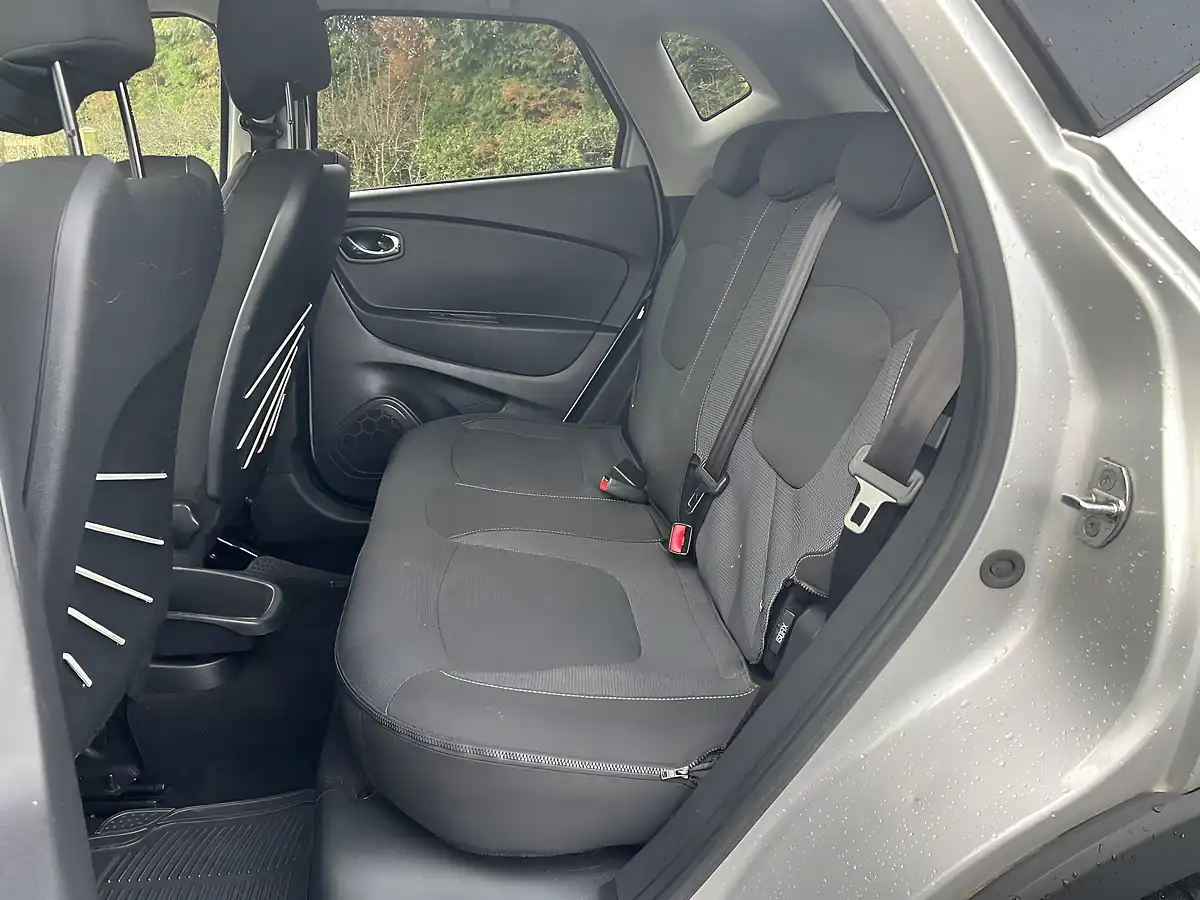 Used 2016 Renault Captur Dynamique S Nav Silver - Interior and Exterior details 17