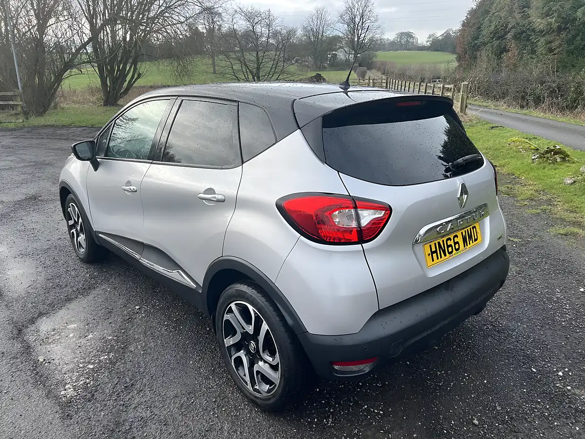 Used 2016 Renault Captur Dynamique S Nav Silver - Interior and Exterior details 3