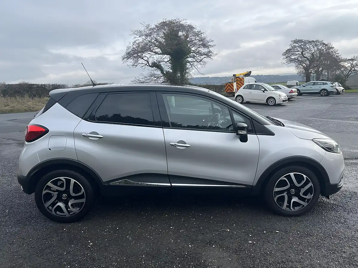 Used 2016 Renault Captur Dynamique S Nav Silver - Interior and Exterior details 6