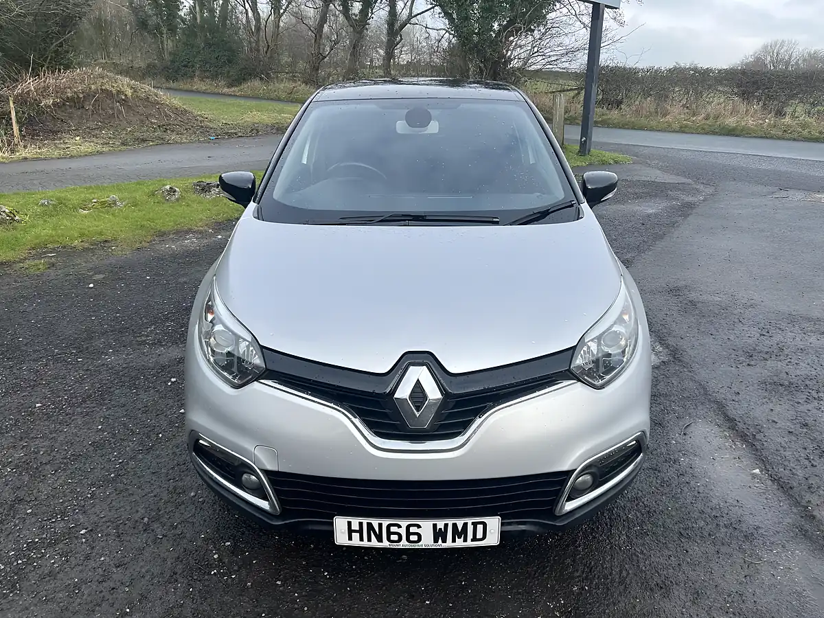 Used 2016 Renault Captur Dynamique S Nav Silver - Interior and Exterior details 8