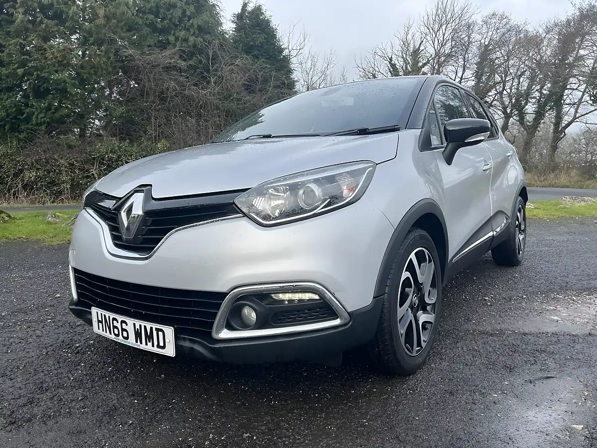 Used 2016 Renault Captur Dynamique S Nav Silver - Interior and Exterior details 9