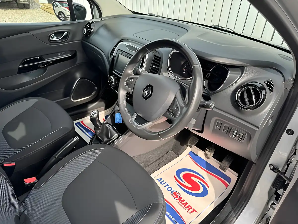 Used 2016 Renault Captur Dynamique S Nav Silver - Interior and Exterior details 16