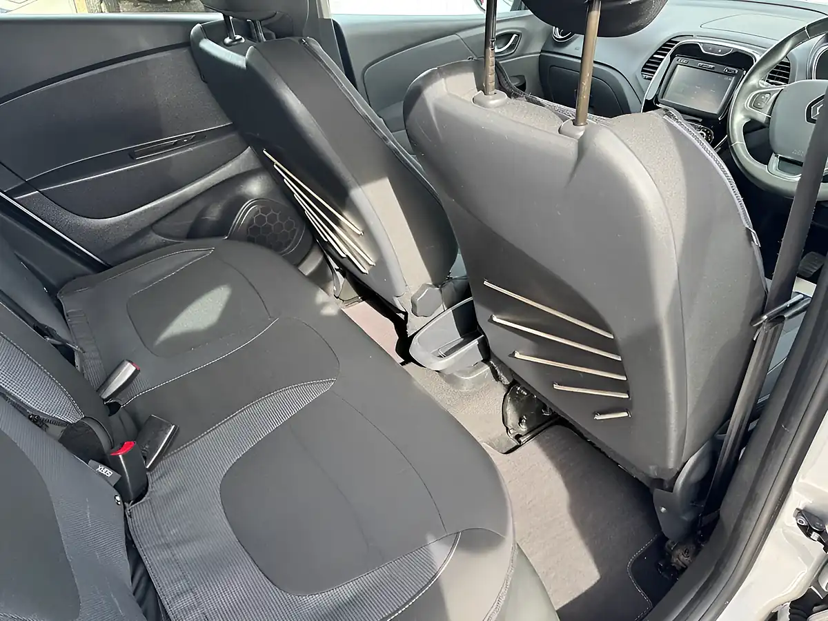 Used 2016 Renault Captur Dynamique S Nav Silver - Interior and Exterior details 18