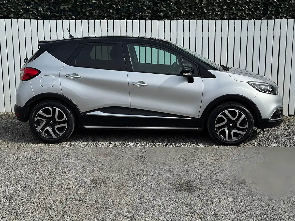 Used 2016 Renault Captur Dynamique S Nav Silver - Interior and Exterior details 7