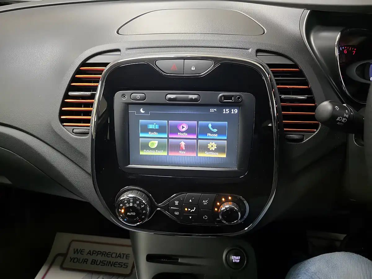 Used 2016 Renault Captur Dynamique S Nav Silver - Interior and Exterior details 11