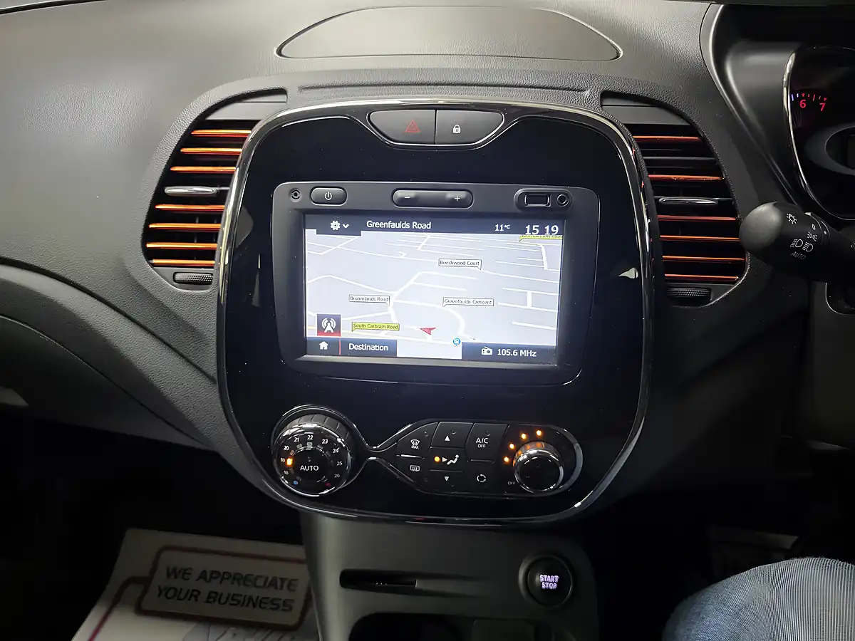 Used 2016 Renault Captur Dynamique S Nav Silver - Interior and Exterior details 13
