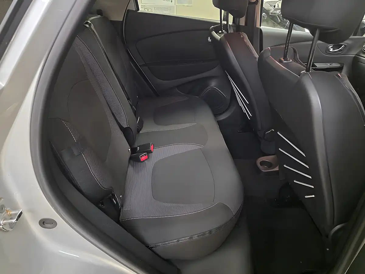 Used 2016 Renault Captur Dynamique S Nav Silver - Interior and Exterior details 16