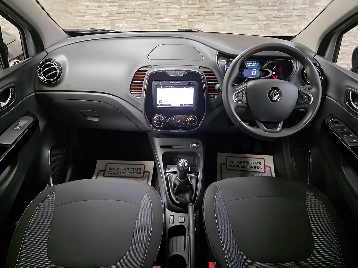 Used 2016 Renault Captur Dynamique S Nav Silver - Interior and Exterior details 5