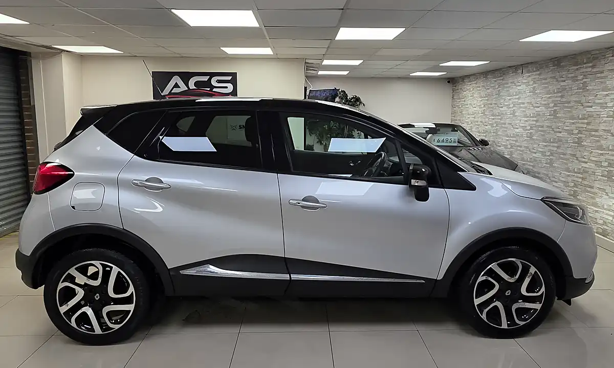 Used 2016 Renault Captur Dynamique S Nav Silver - Interior and Exterior details 7