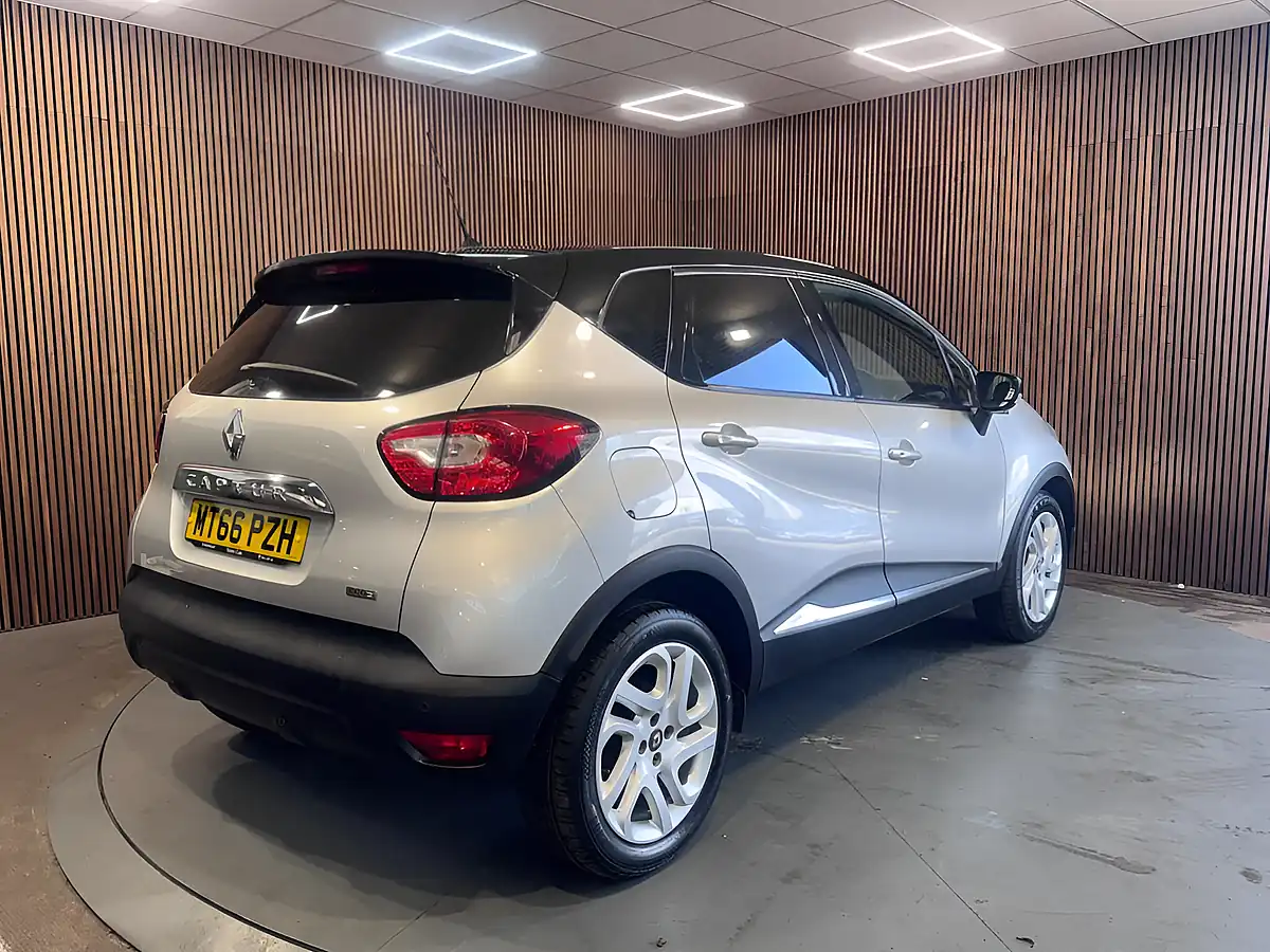 Used 2016 Renault Captur Dynamique S Nav Silver - Interior and Exterior details 16
