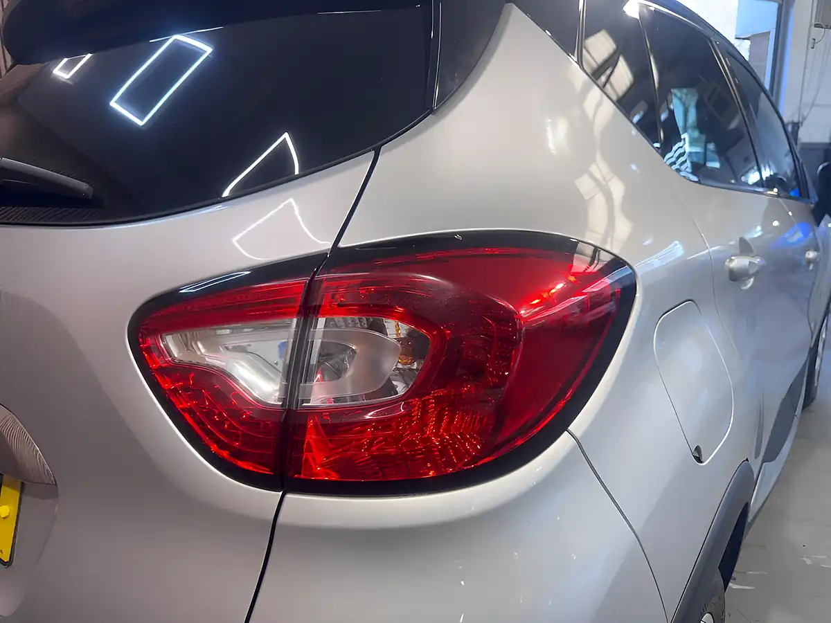 Used 2016 Renault Captur Dynamique S Nav Silver - Interior and Exterior details 17
