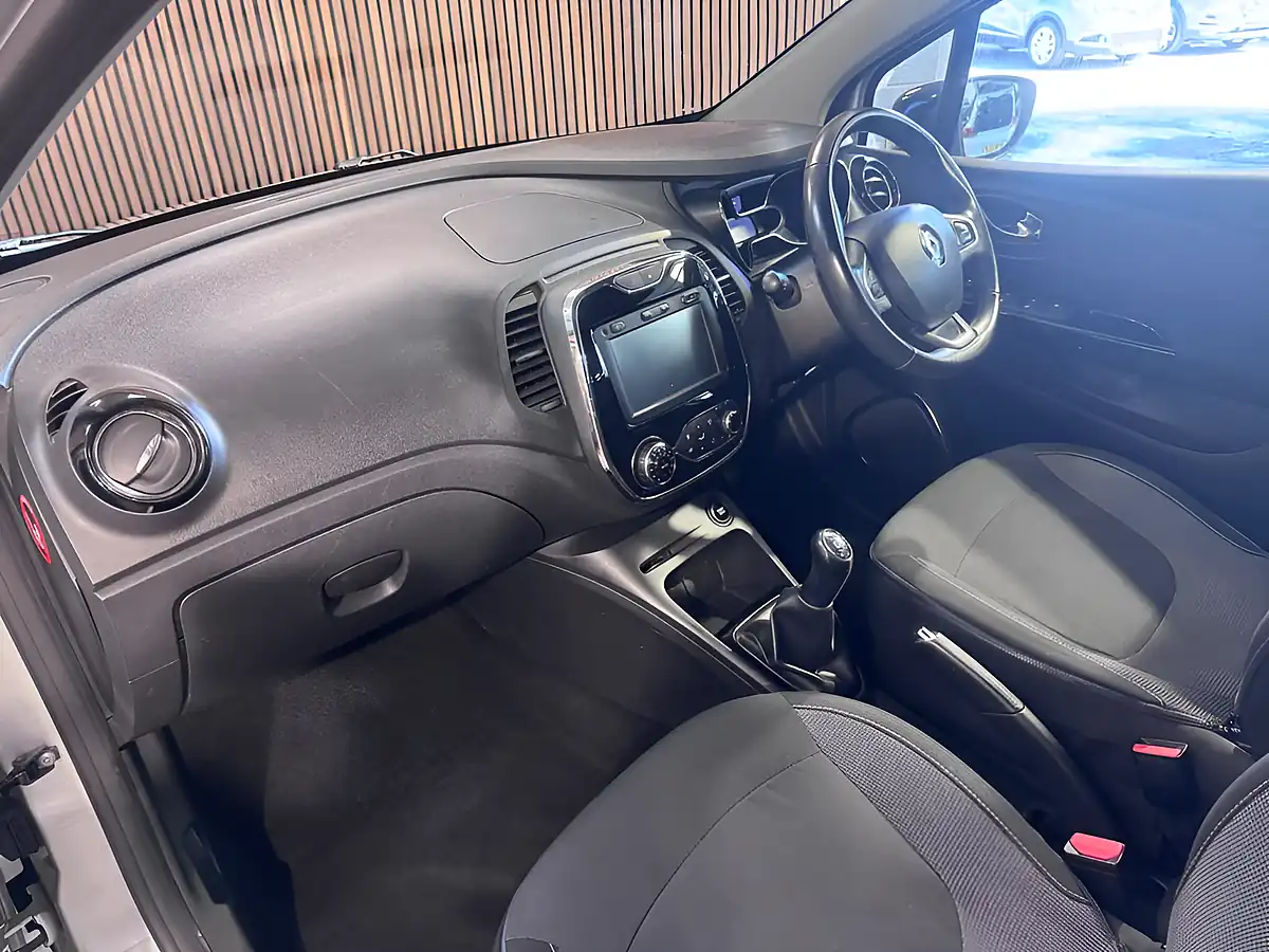 Used 2016 Renault Captur Dynamique S Nav Silver - Interior and Exterior details 18