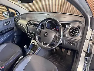 Used 2016 Renault Captur Dynamique S Nav Silver - Interior and Exterior details 20