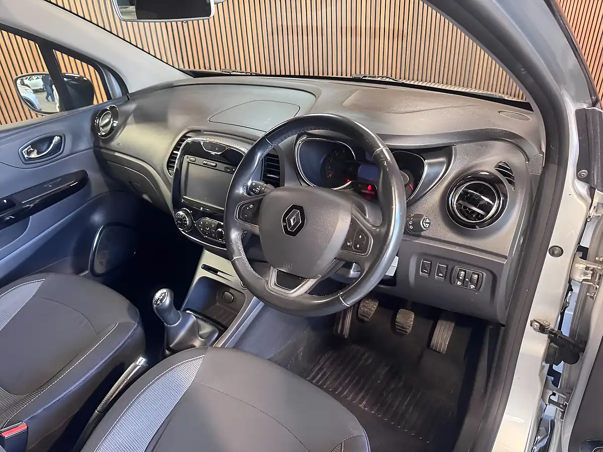 Used 2016 Renault Captur Dynamique S Nav Silver - Interior and Exterior details 20