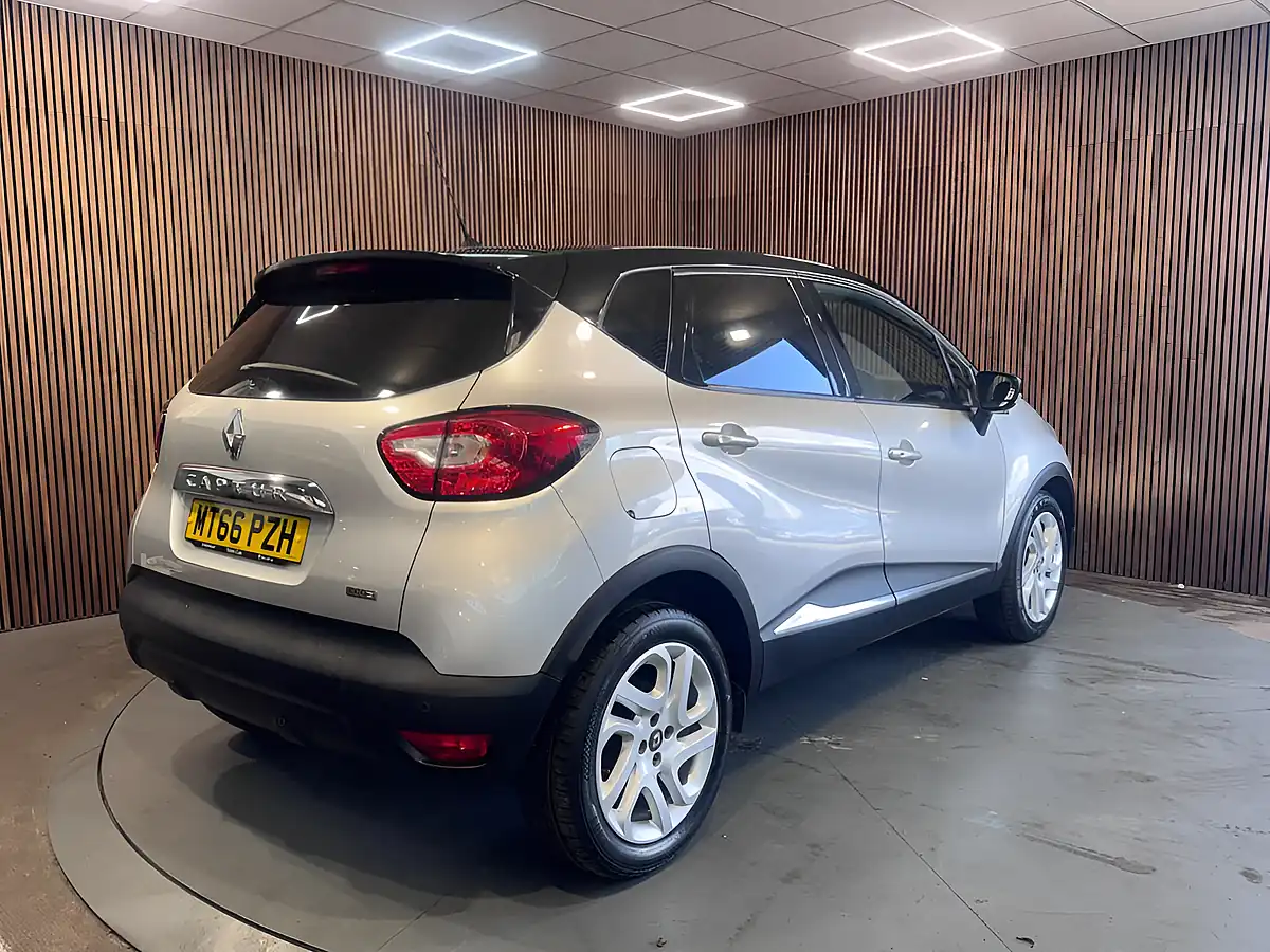 Used 2016 Renault Captur Dynamique S Nav Silver - Interior and Exterior details 9