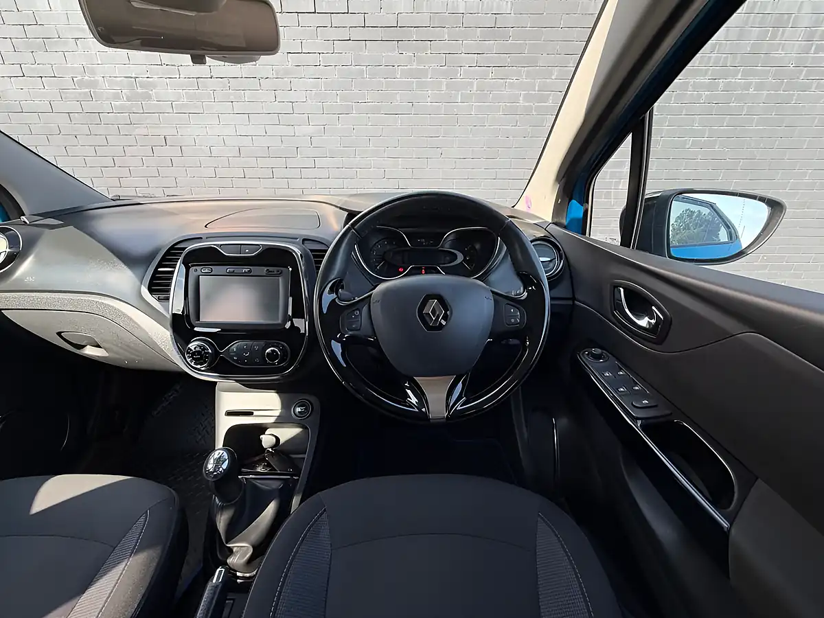 Used 2016 Renault Captur Dynamique S Nav Tahoe Blue - Interior and Exterior details 13