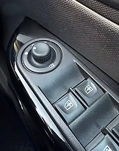 Used 2016 Renault Captur Dynamique S Nav Tahoe Blue - Interior and Exterior details 15