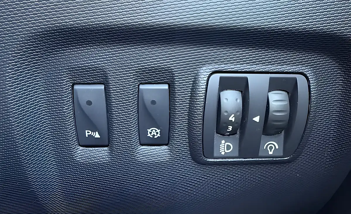 Used 2016 Renault Captur Dynamique S Nav Tahoe Blue - Interior and Exterior details 16