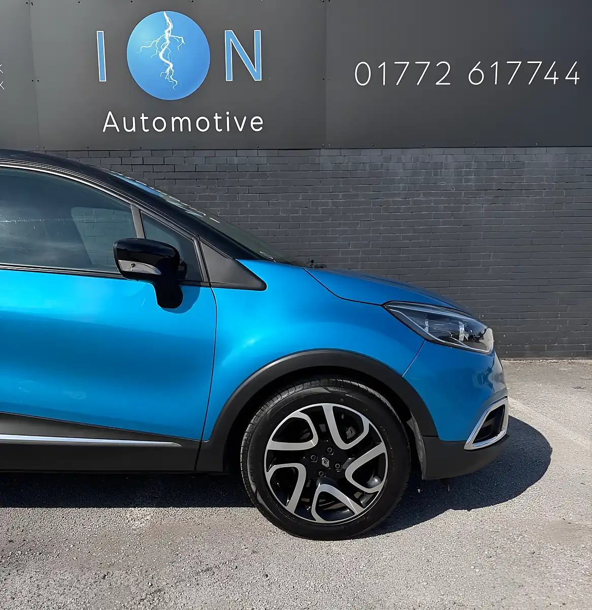 Used 2016 Renault Captur Dynamique S Nav Tahoe Blue - Interior and Exterior details 9