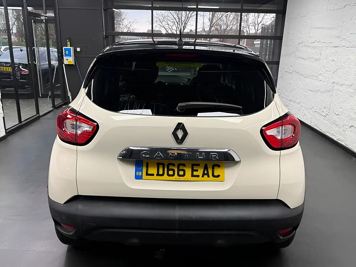 Used 2016 Renault Captur Dynamique S Nav White - Interior and Exterior details 10