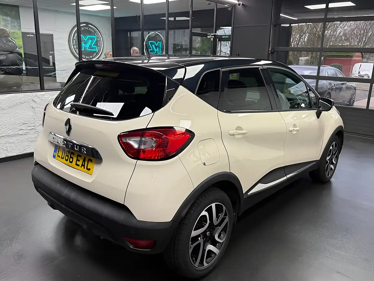 Used 2016 Renault Captur Dynamique S Nav White - Interior and Exterior details 12