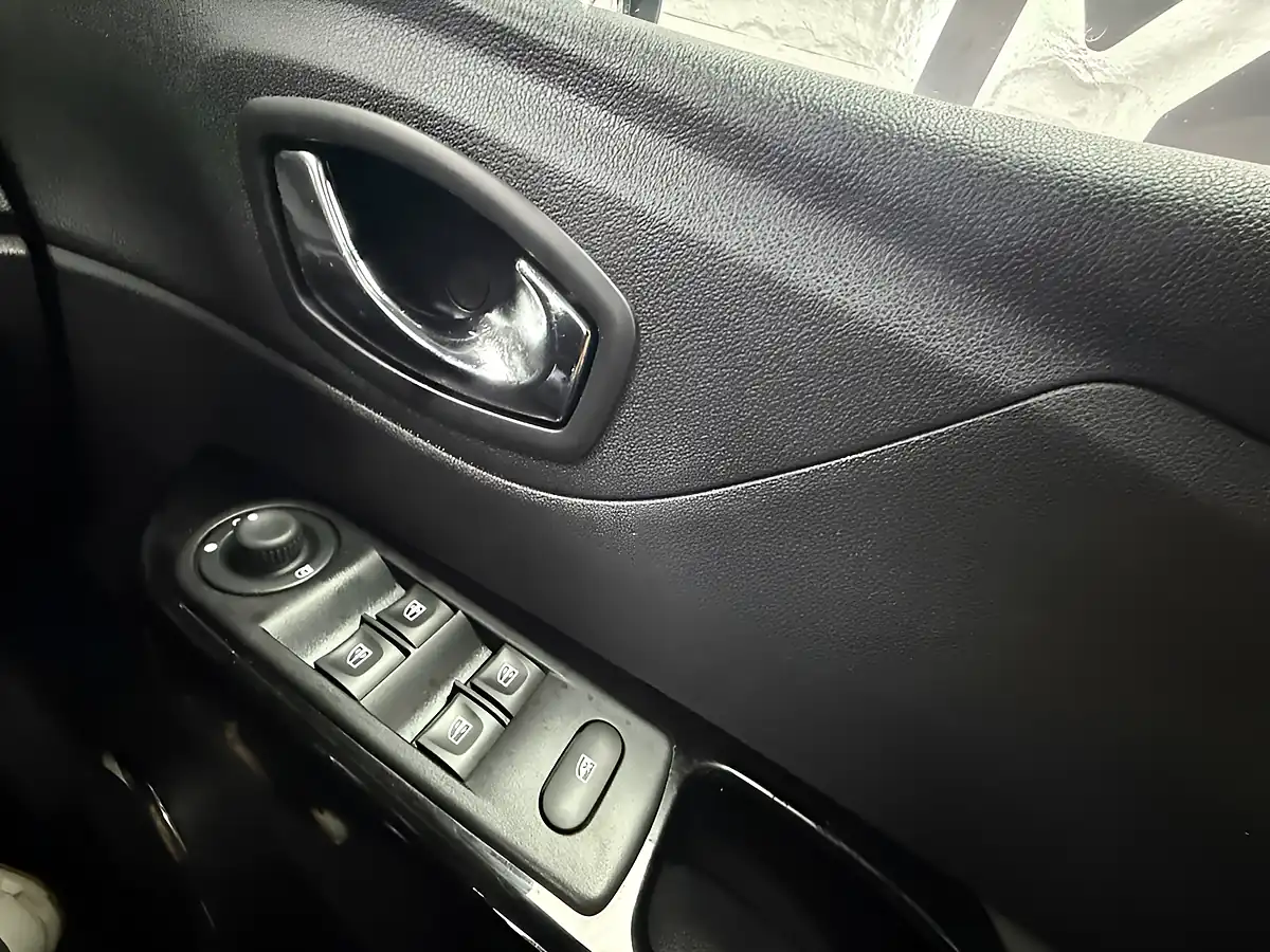 Used 2016 Renault Captur Dynamique S Nav White - Interior and Exterior details 18