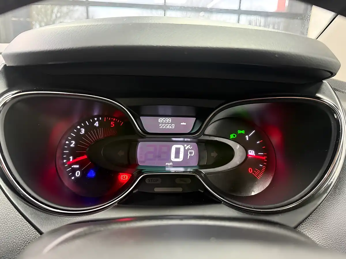 Used 2016 Renault Captur Dynamique S Nav White - Interior and Exterior details 19