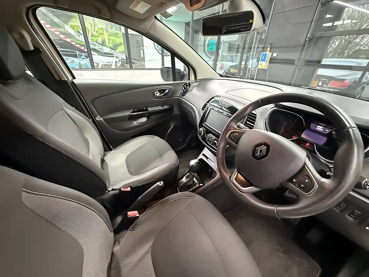 Used 2016 Renault Captur Dynamique S Nav White - Interior and Exterior details 3