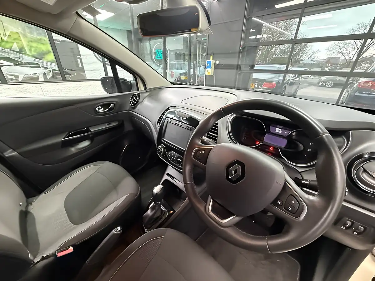 Used 2016 Renault Captur Dynamique S Nav White - Interior and Exterior details 7