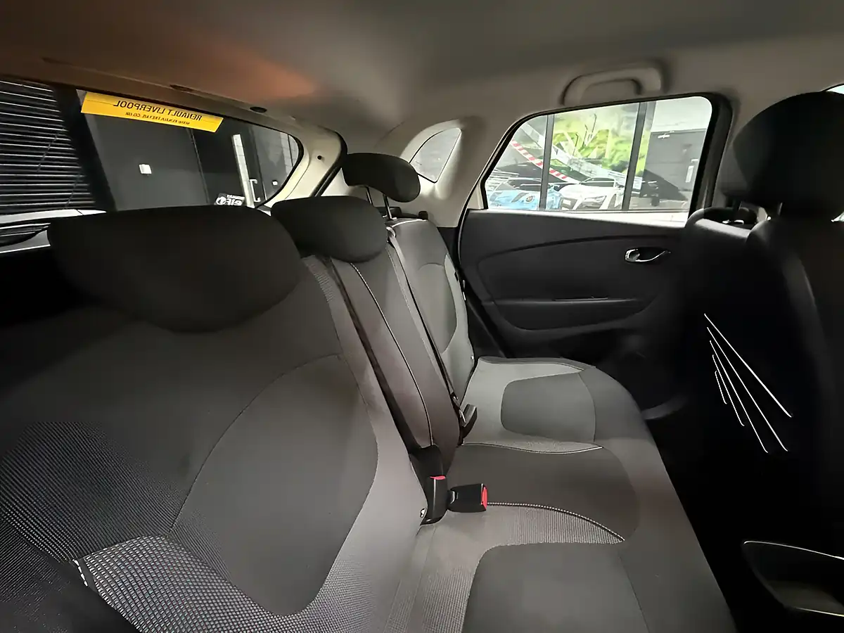 Used 2016 Renault Captur Dynamique S Nav White - Interior and Exterior details 9