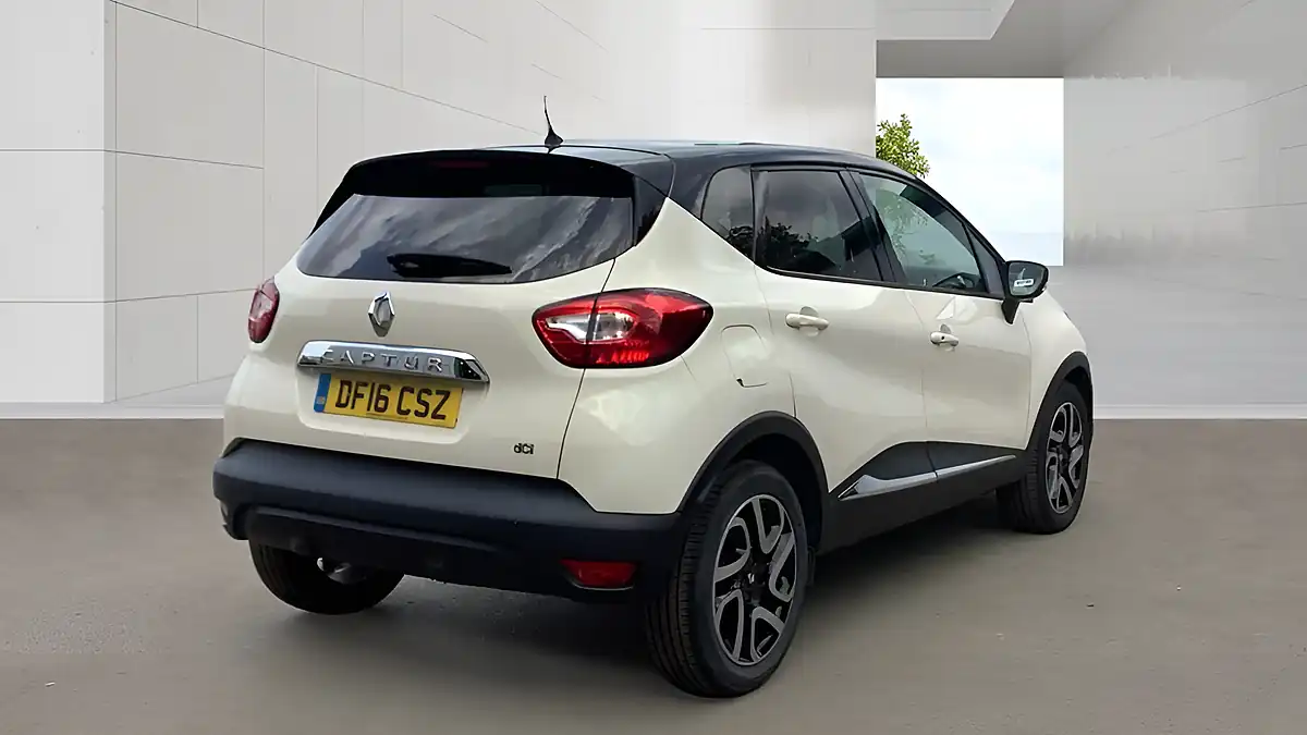 Used 2016 Renault Captur Dynamique S Nav White - Interior and Exterior details 4