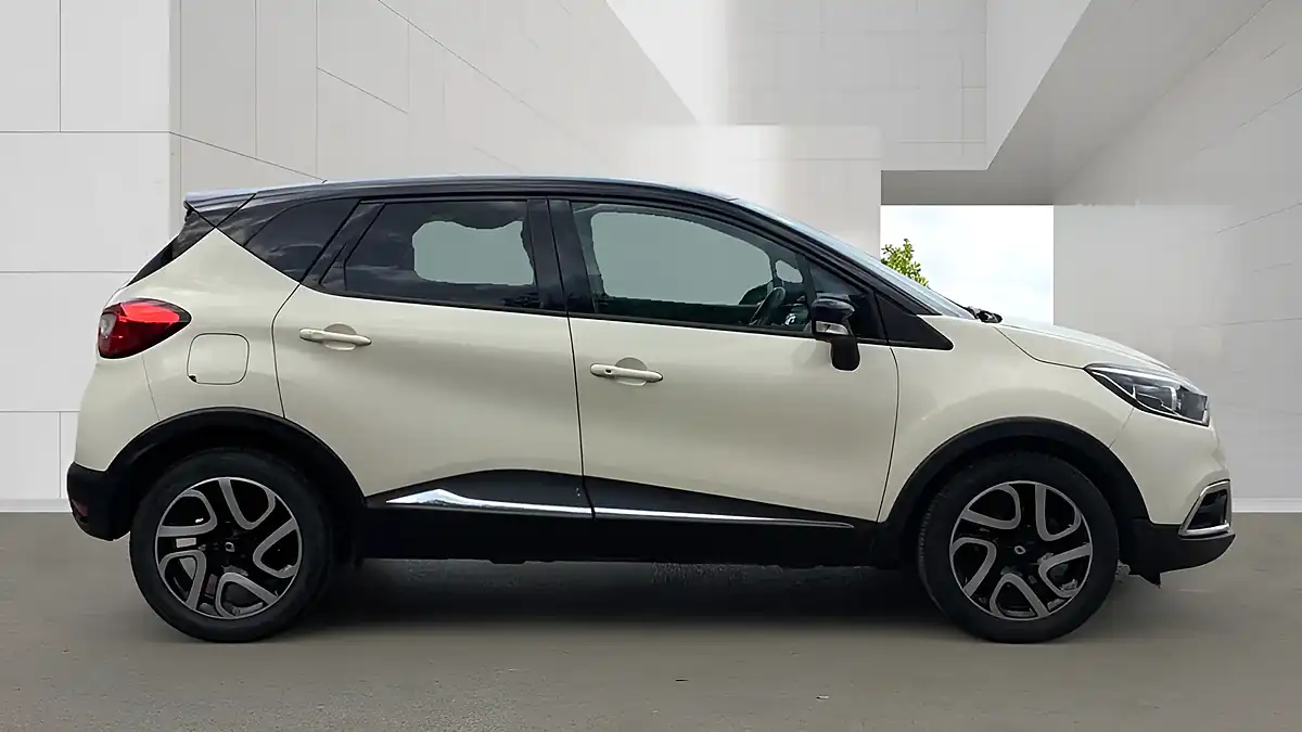 Used 2016 Renault Captur Dynamique S Nav White - Interior and Exterior details 5