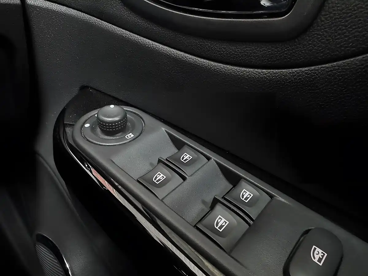 Used 2016 Renault Captur Dynamique S Nav White - Interior and Exterior details 18