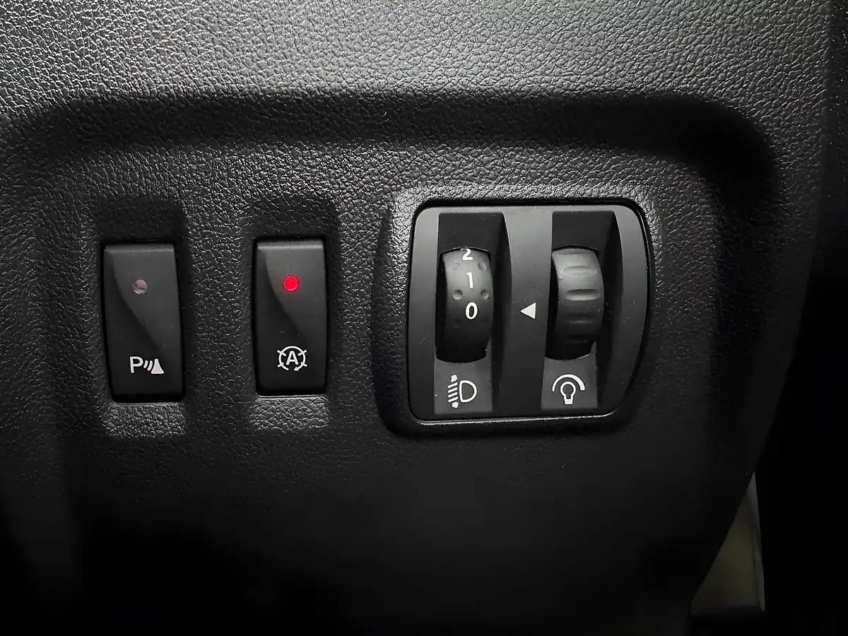Used 2016 Renault Captur Dynamique S Nav White - Interior and Exterior details 19