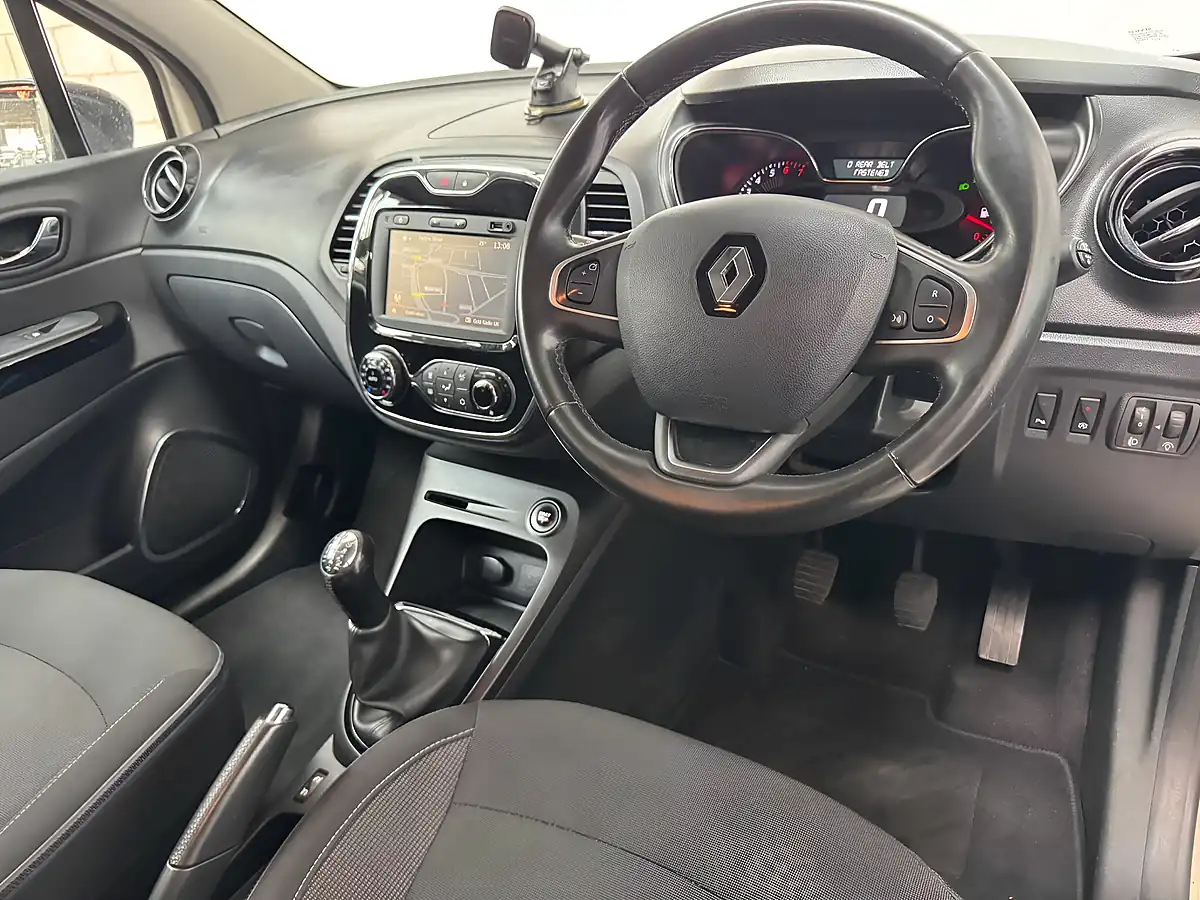 Used 2016 Renault Captur Dynamique S Nav White - Interior and Exterior details 3