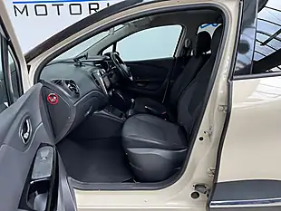 Used 2016 Renault Captur Dynamique S Nav White - Interior and Exterior details 9