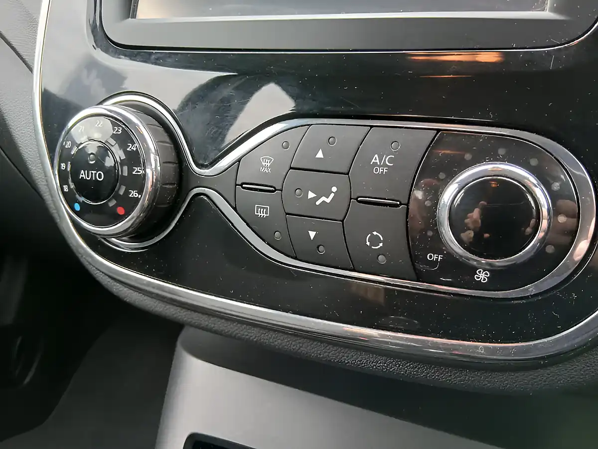 Used 2016 Renault Captur Energy Dynamique Nav Diamond Black - Interior and Exterior details 16