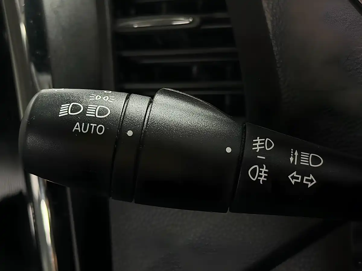 Used 2016 Renault Captur Energy Dynamique Nav Euro 6 (s/S) 5dr White - Interior and Exterior details 14