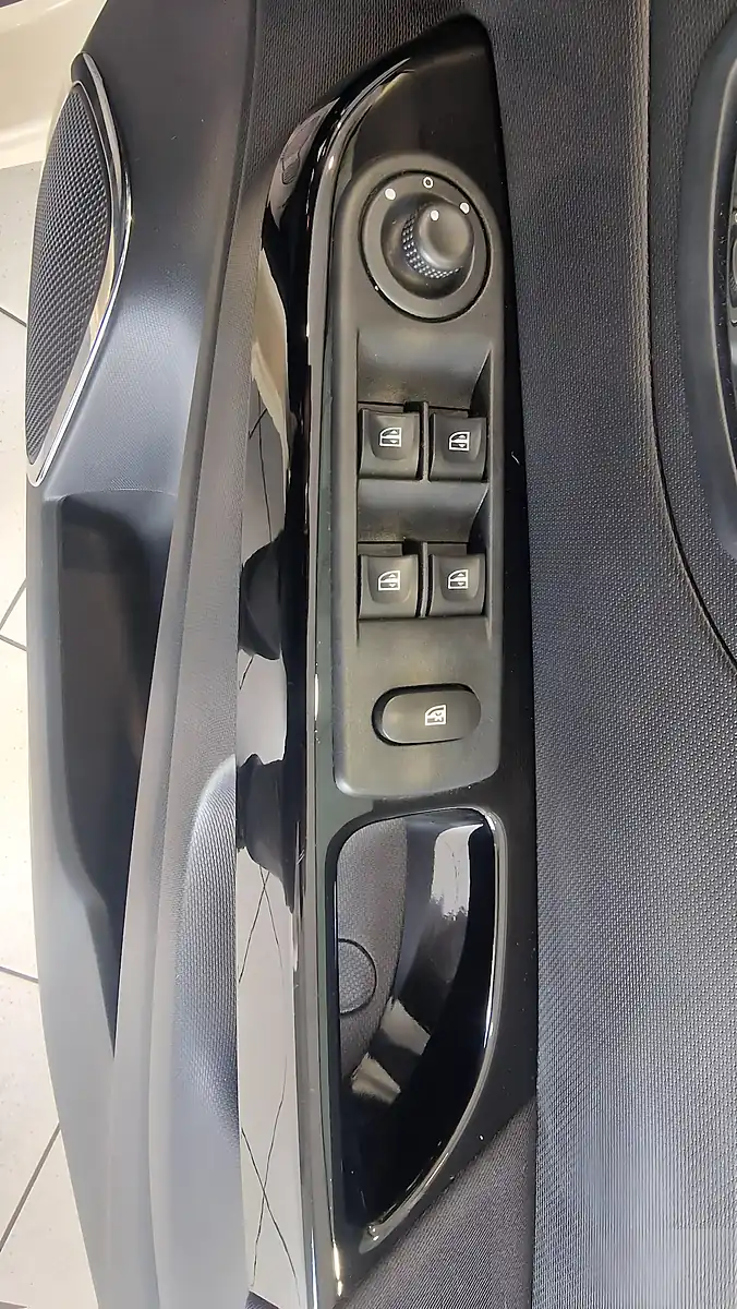 Used 2016 Renault Captur Energy Dynamique Nav White - Interior and Exterior details 10