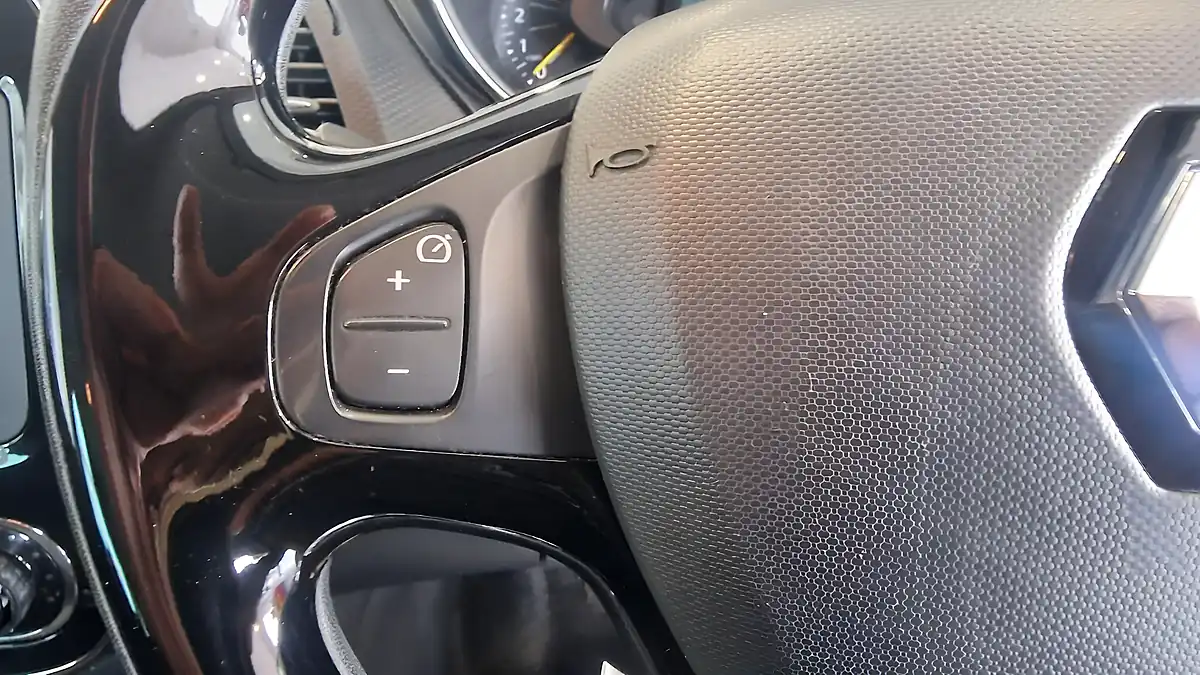 Used 2016 Renault Captur Energy Dynamique Nav White - Interior and Exterior details 11