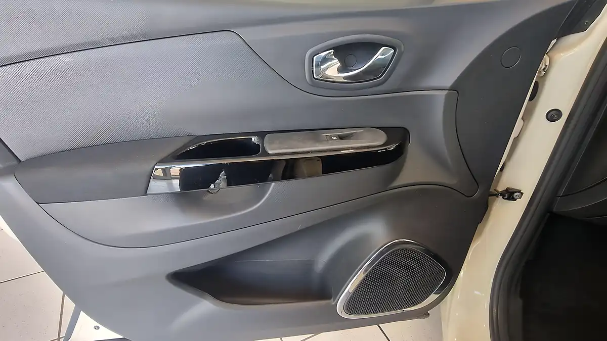Used 2016 Renault Captur Energy Dynamique Nav White - Interior and Exterior details 12