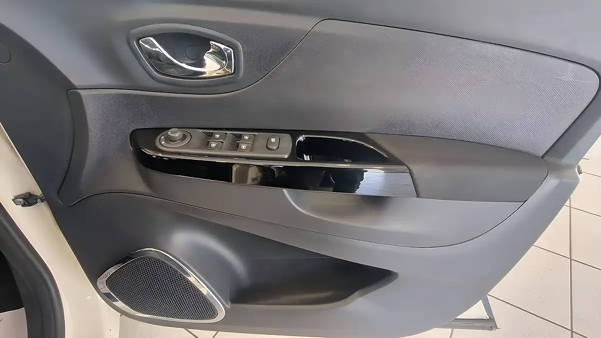 Used 2016 Renault Captur Energy Dynamique Nav White - Interior and Exterior details 13