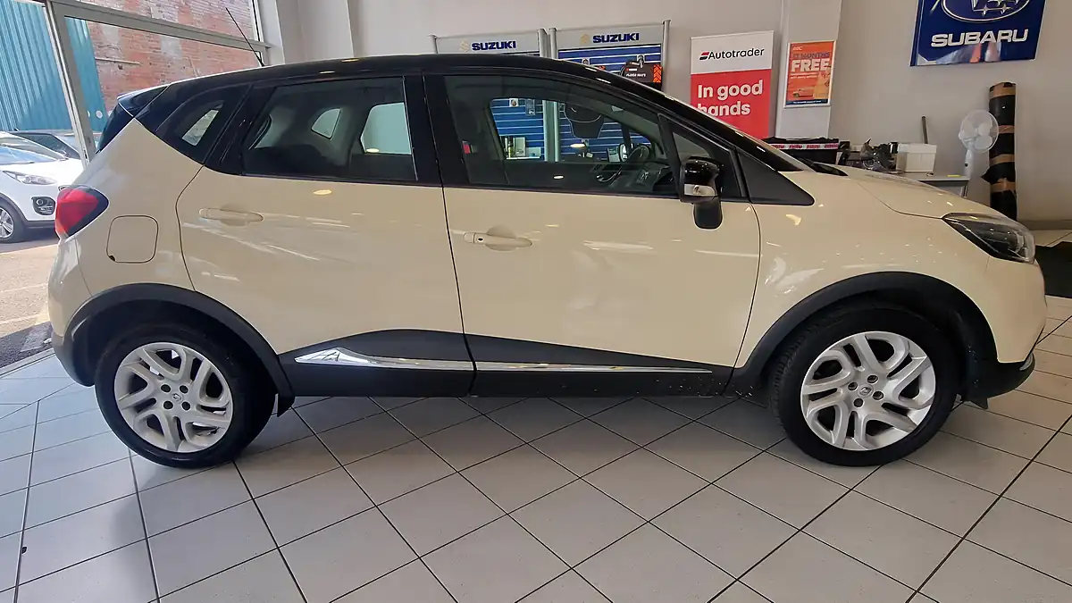 Used 2016 Renault Captur Energy Dynamique Nav White - Interior and Exterior details 5