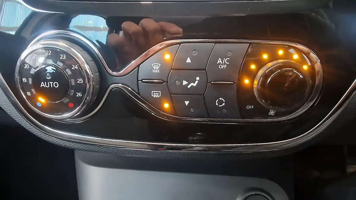 Used 2016 Renault Captur Energy Dynamique Nav White - Interior and Exterior details 7