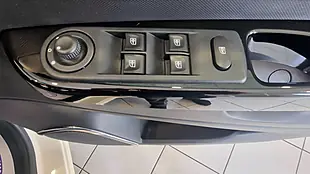 Used 2016 Renault Captur Energy Dynamique Nav White - Interior and Exterior details 8