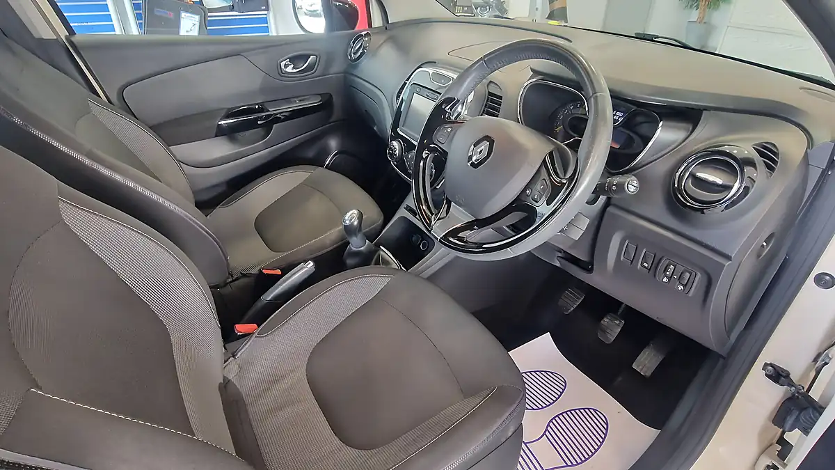 Used 2016 Renault Captur Energy Dynamique Nav White - Interior and Exterior details 9