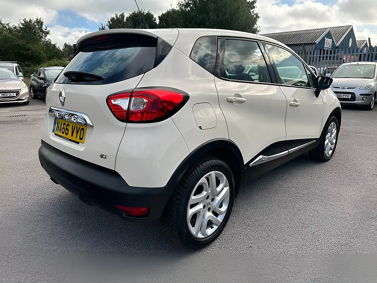 Used 2016 Renault Captur Energy Dynamique Nav White - Interior and Exterior details 11